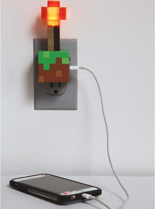 Minecraft Redstone Torch USB Wall Charger – Đèn ngủ và sạc pin chính hãng